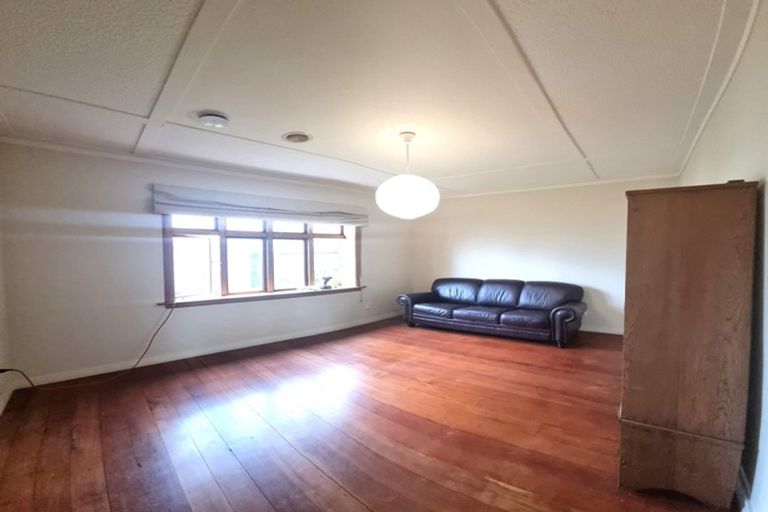 Photo of property in 122a Apu Crescent, Lyall Bay, Wellington, 6022