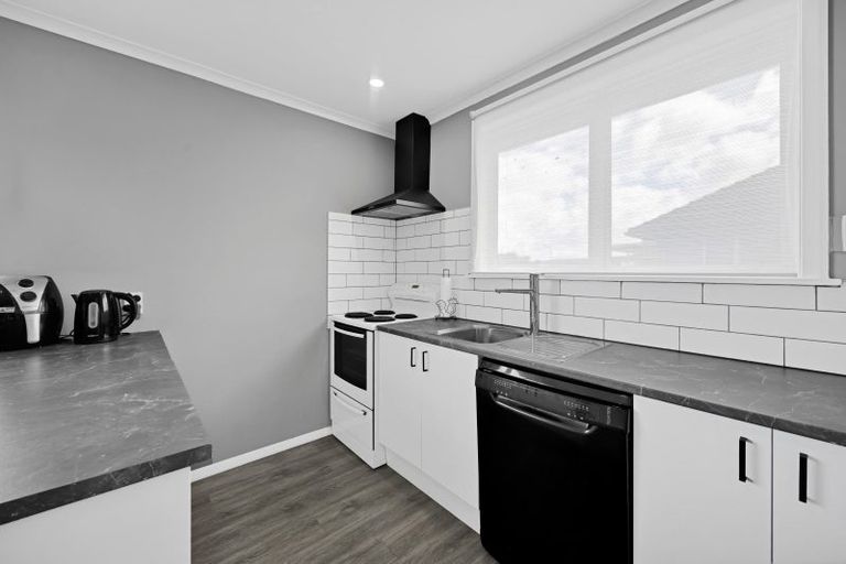 Photo of property in 18 Whitcombe Road, Opunake, 4616