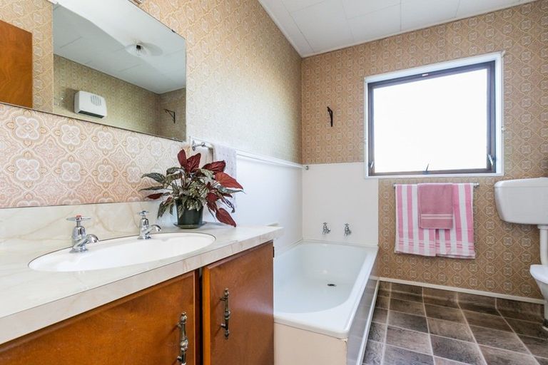 Photo of property in 1/4 Lee Road, Taradale, Napier, 4112