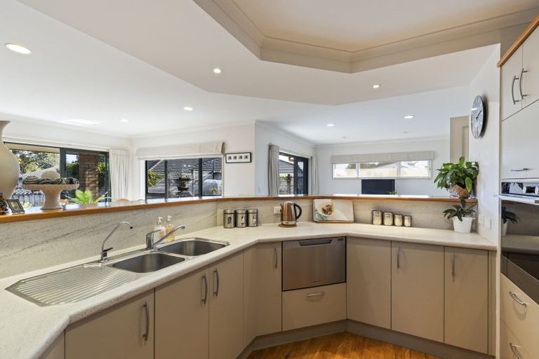 Photo of property in 6 Royal Heights, Glen Avon, New Plymouth, 4312