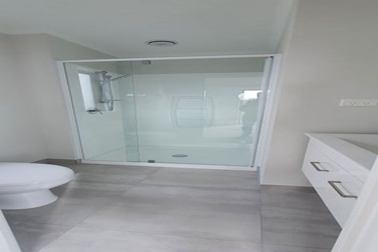 Photo of property in 33 Red Hills Road, Massey, Auckland, 0614