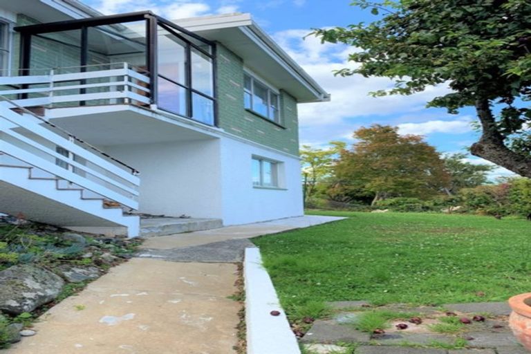 Photo of property in 17 Pioneer Crescent, Helensburgh, Dunedin, 9010