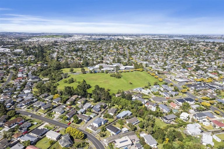 Photo of property in 73 Archmillen Avenue, Pakuranga Heights, Auckland, 2010