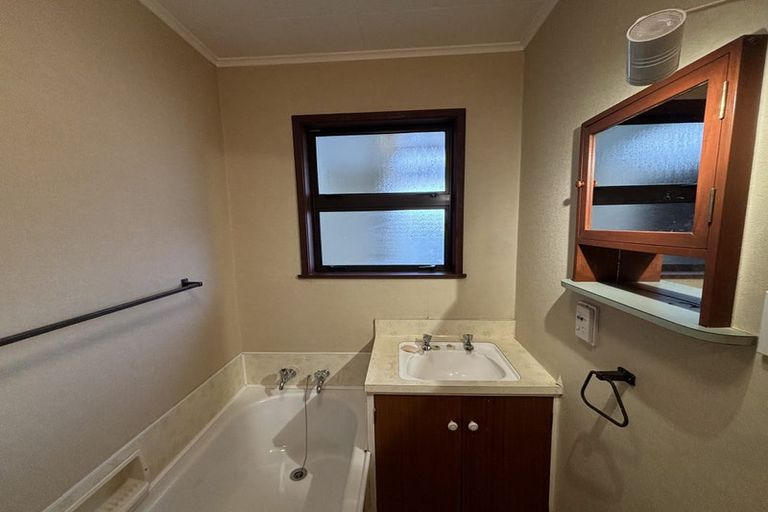 Photo of property in 1 Waverley Street, Waipawa, 4210