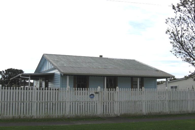 Photo of property in 1 Ruapehu Street, Castlecliff, Whanganui, 4501