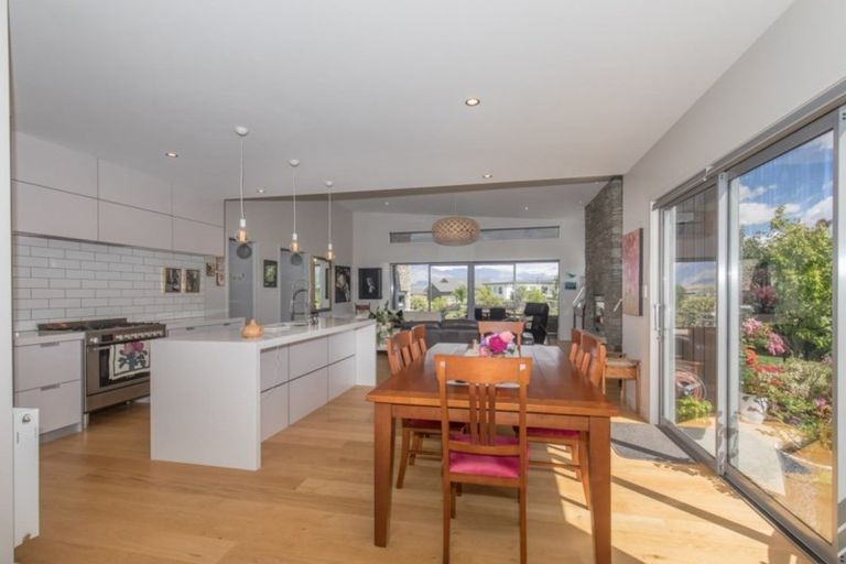 Photo of property in 5 Edgewood Place, Wanaka, 9305