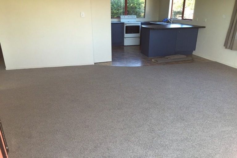 Photo of property in 28 Chilcott Road, Henderson, Auckland, 0612