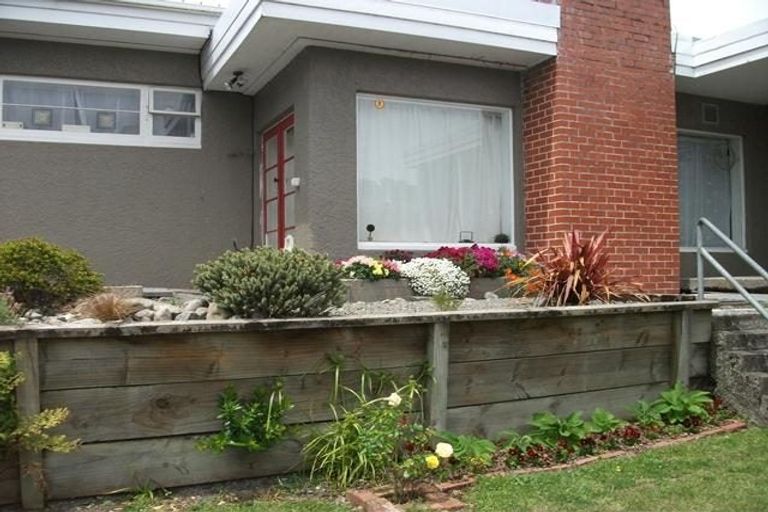 Photo of property in 6 Croft Grove, Moera, Lower Hutt, 5010