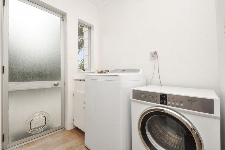 Photo of property in 19 Rehia Road, Massey, Auckland, 0614