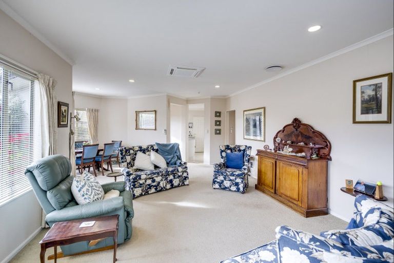 Photo of property in 10 Claridge Place, Taradale, Napier, 4112