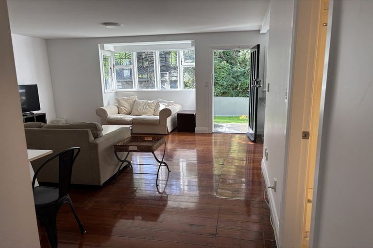 Photo of property in 2b Wilkinson Street, Oriental Bay, Wellington, 6011