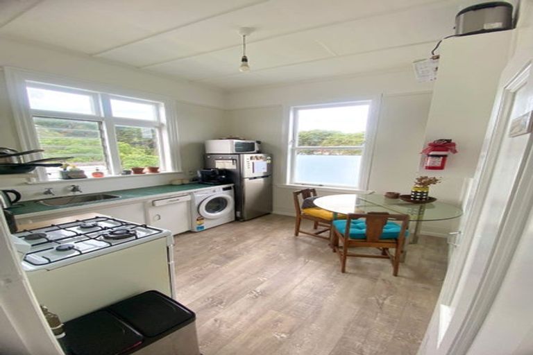 Photo of property in 16 Glendavar Street, Berhampore, Wellington, 6023