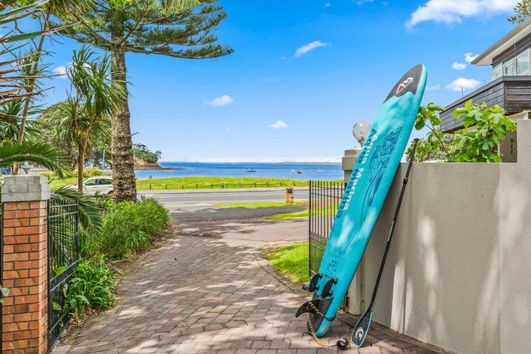 Photo of property in 2/946 Beach Road, Waiake, Auckland, 0630