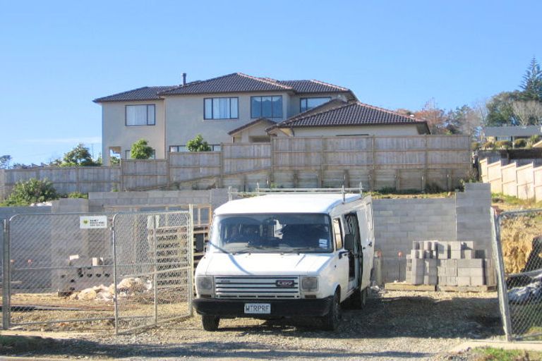 Photo of property in 68 Moyrus Crescent, East Tamaki Heights, Auckland, 2016