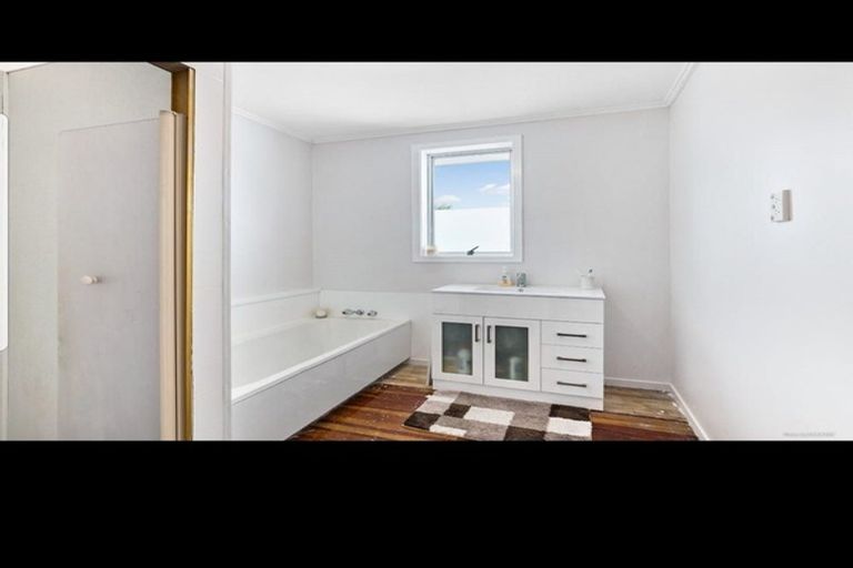 Photo of property in 196 Don Buck Road, Massey, Auckland, 0614