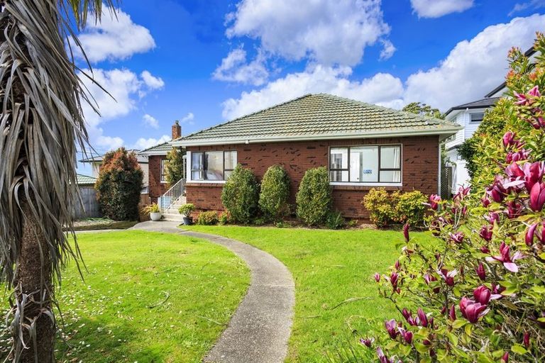 Photo of property in 1 Roseberry Avenue, Birkenhead, Auckland, 0626
