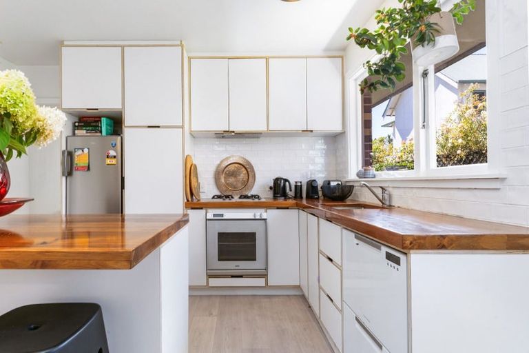 Photo of property in 2/10 Bretts Road, St Albans, Christchurch, 8052