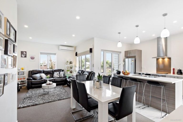 Photo of property in 77 Grove Road, Papakura, 2110