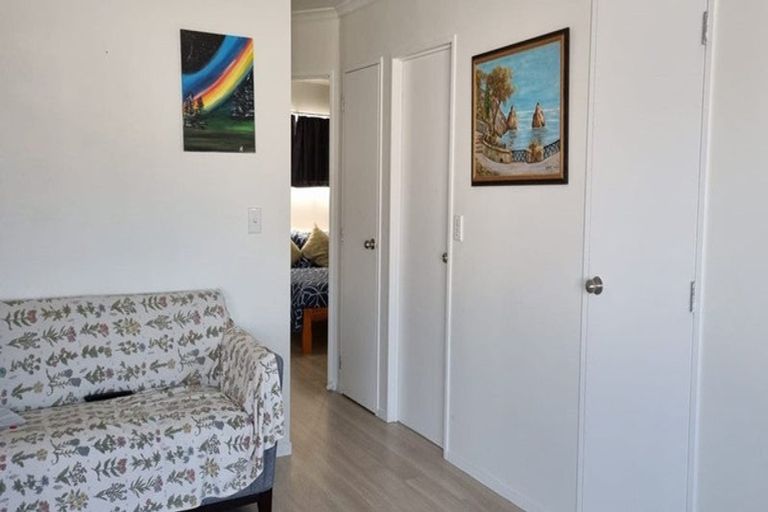 Photo of property in 124a Golf Road, New Lynn, Auckland, 0600