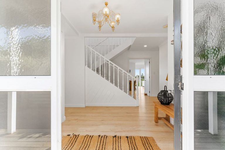 Photo of property in 6 Puriri Place, Sandspit, Warkworth, 0982