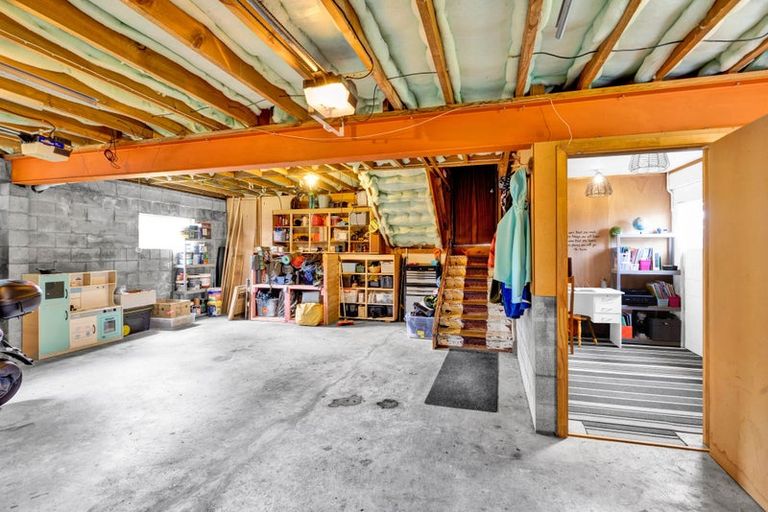 Photo of property in 18 Oberon Street, Stratford, 4332