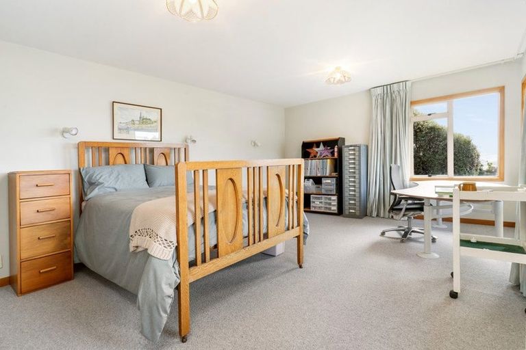 Photo of property in 63 Cannon Hill Crescent, Mount Pleasant, Christchurch, 8081