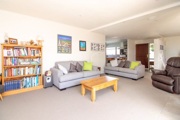 Photo of property in 8 Northbrook Court, Roslyn, Palmerston North, 4414