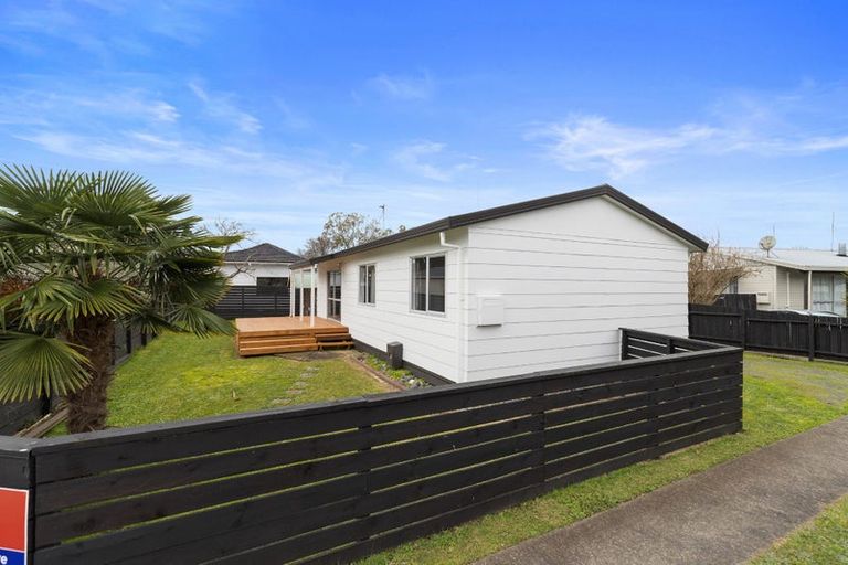 Photo of property in 16 Purcell Place, Melville, Hamilton, 3206