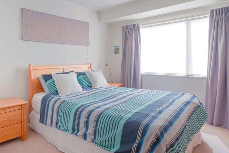 Photo of property in 2/310 Wairau Road, Glenfield, Auckland, 0629