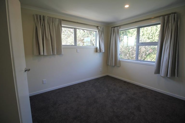 Photo of property in 13 Warrington Grove, Newlands, Wellington, 6037