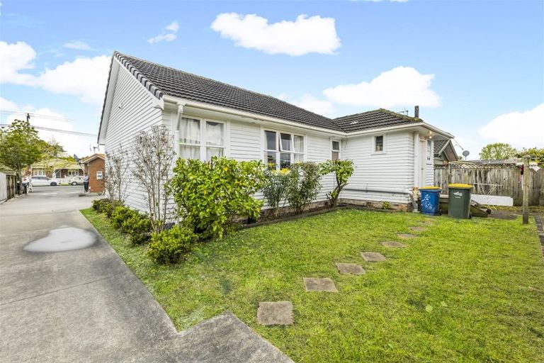 Photo of property in 92 Portage Road, New Lynn, Auckland, 0600