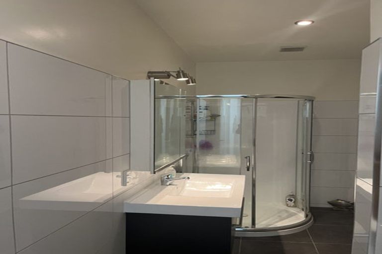 Photo of property in 25u2 Home Street, Mount Victoria, Wellington, 6011