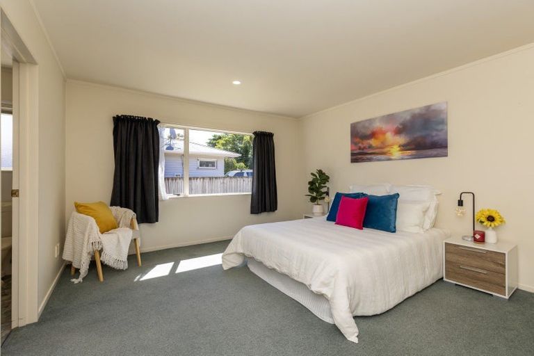 Photo of property in 22 Kowhai Grove, Raumati Beach, Paraparaumu, 5032