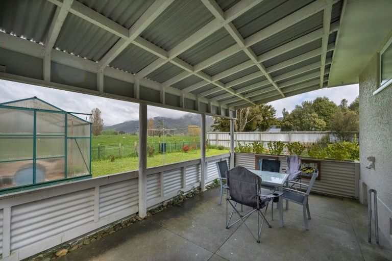 Photo of property in 138 Waller Street, Murchison, 7007