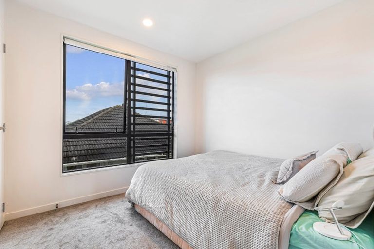 Photo of property in 5/3 Beach Road, Te Atatu Peninsula, 0610