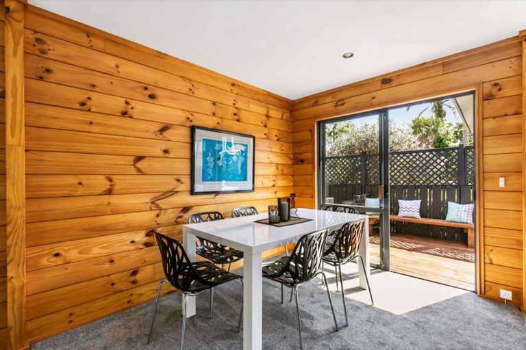 Photo of property in 39 Catalina Crescent, Forrest Hill, Auckland, 0620