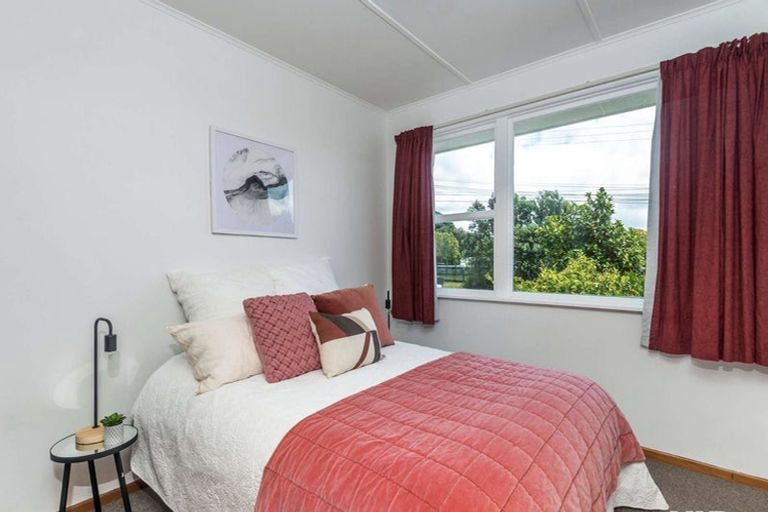 Photo of property in 5 Catherine Crescent, Paparangi, Wellington, 6037
