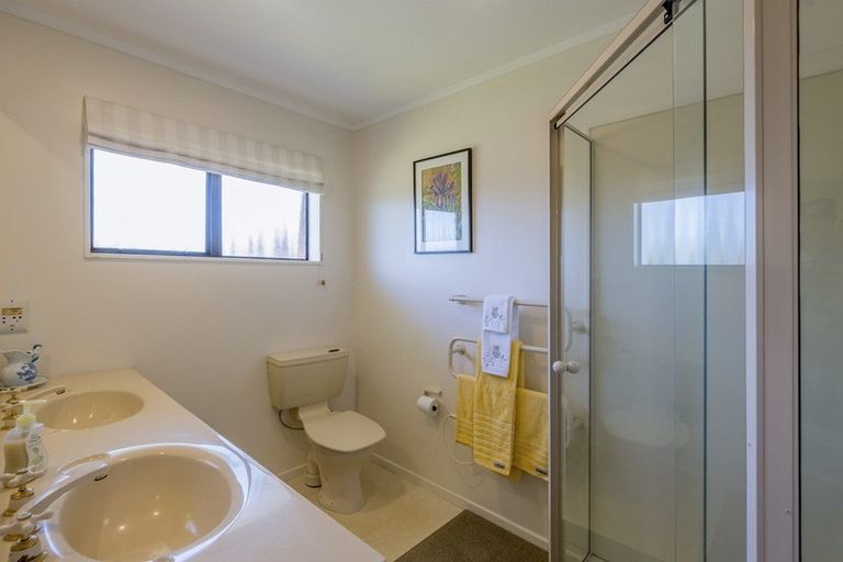 Photo of property in 68 Kapanui Road, Waikanae, 5036