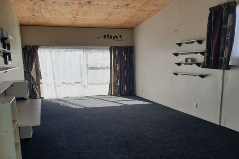 Photo of property in 28 Riverside Drive, Waiuku, 2123