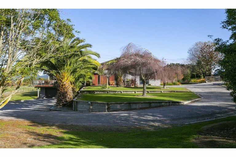 Photo of property in 864 Whangamata Road, Kinloch, Taupo, 3377