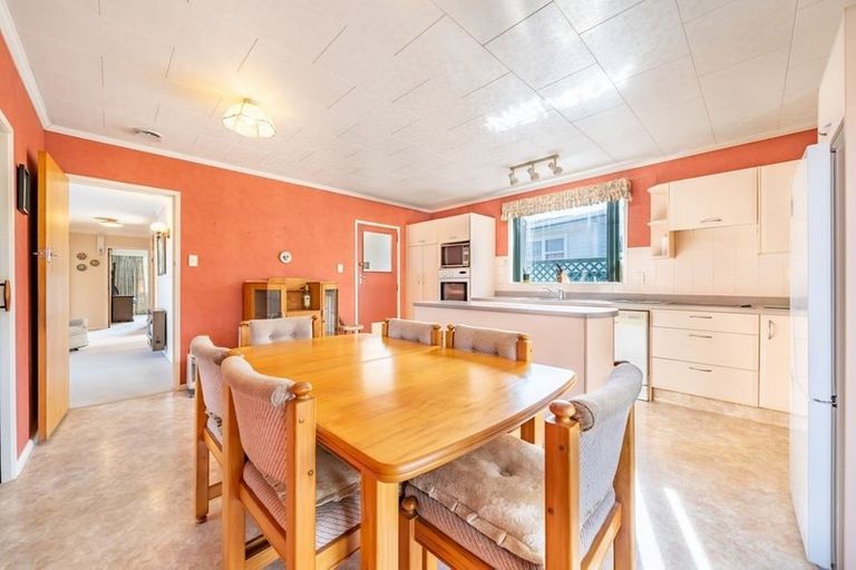 Photo of property in 6 Pencarrow Crescent, Wainuiomata, Lower Hutt, 5014