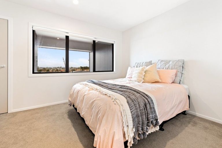 Photo of property in 59 Rangihina Road, Hobsonville, Auckland, 0616