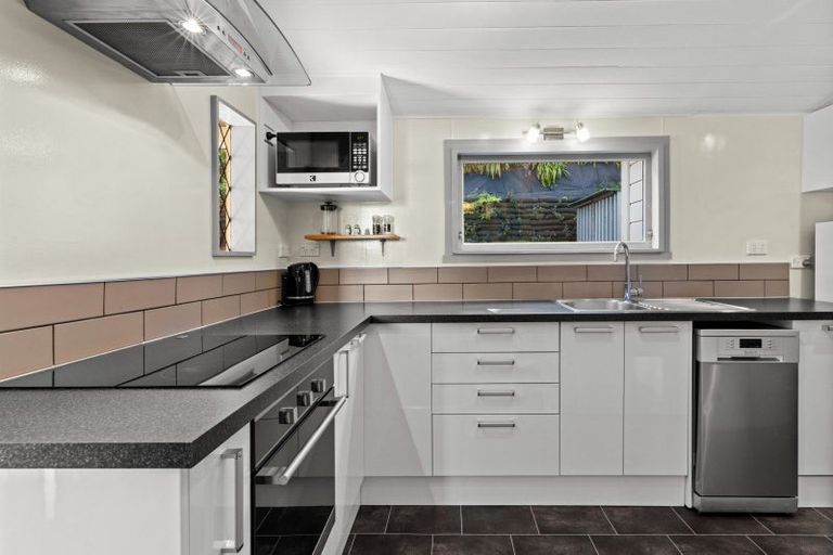 Photo of property in 85 Milton Road, Bluff Hill, Napier, 4110