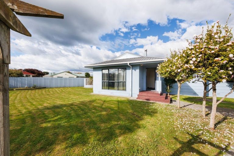 Photo of property in 28 Peppertree Glade, Kelvin Grove, Palmerston North, 4414