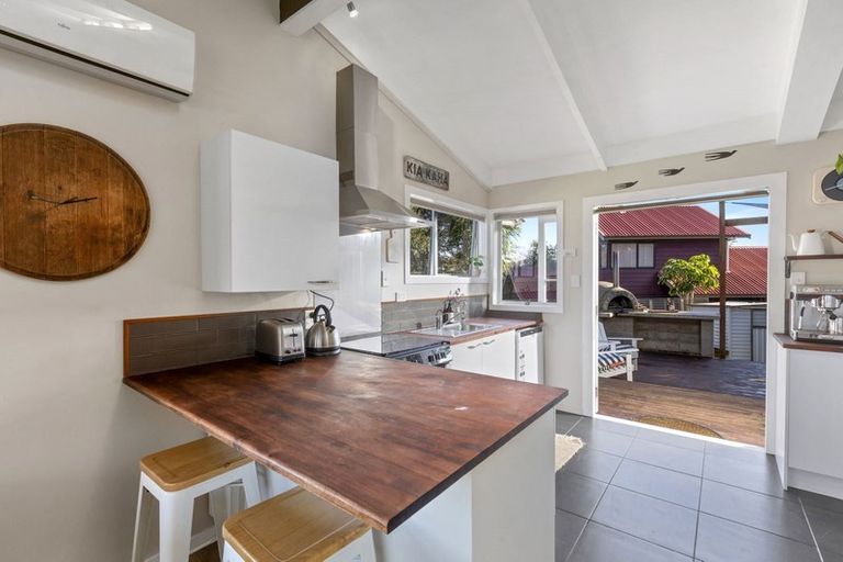 Photo of property in 6a Tiri Road, Manly, Whangaparaoa, 0930