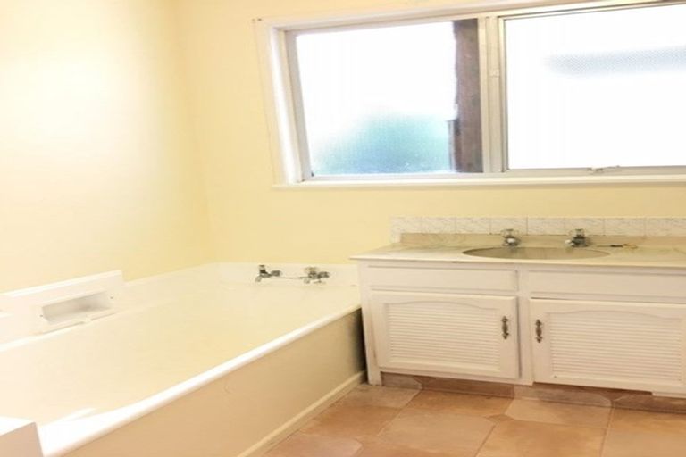 Photo of property in 85 Girrahween Drive, Totara Vale, Auckland, 0629