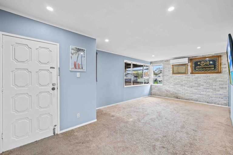 Photo of property in 16 Neems Place, Manurewa, Auckland, 2102