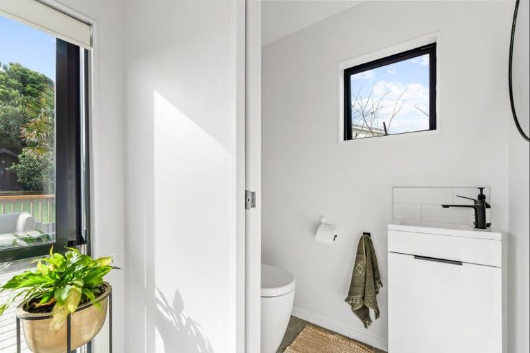 Photo of property in 8 Brigitte View, Snells Beach, 0920