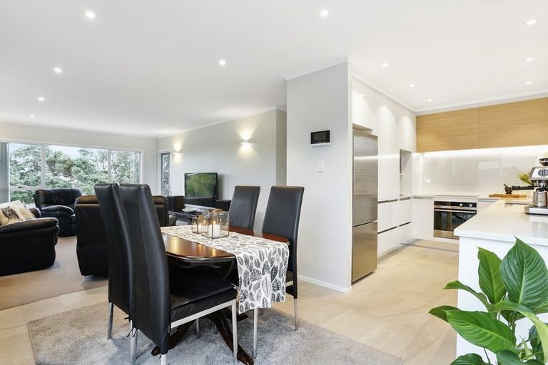 Photo of property in 2/37 Shanaway Rise, Hillcrest, Auckland, 0627