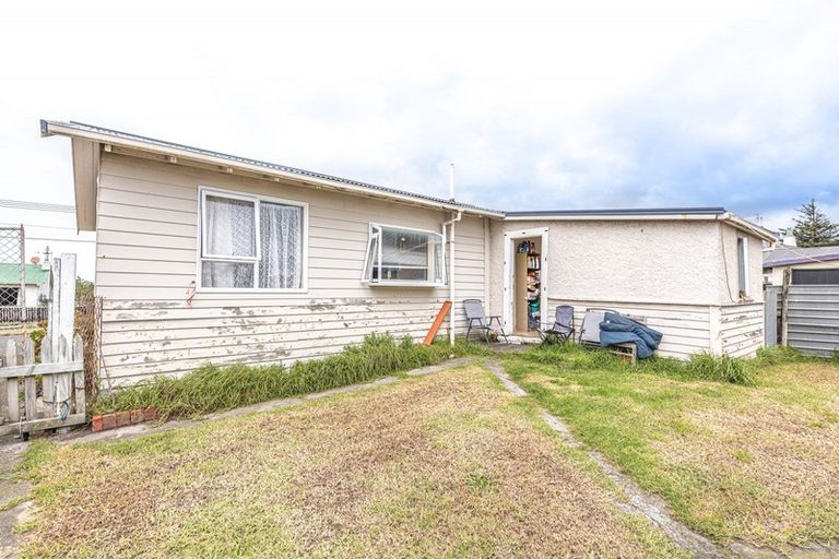 Photo of property in 1 Manuka Street, Castlecliff, Whanganui, 4501